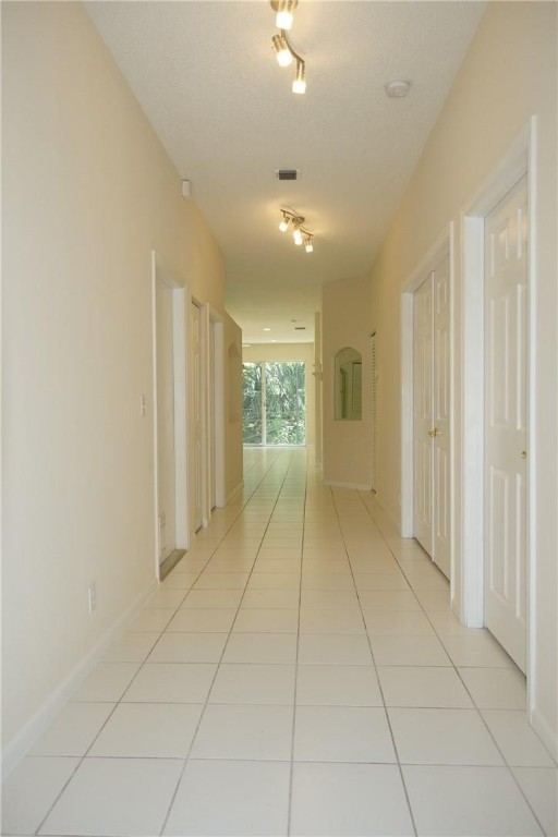 Lyons West 137-40 B - Residential