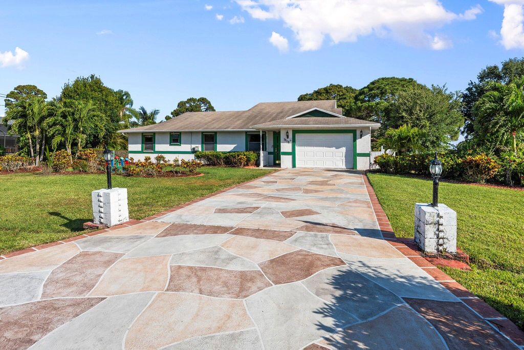 Photo of 1809 SE Deming Avenue, Port Saint Lucie, FL 34952 (MLS # R11091312)