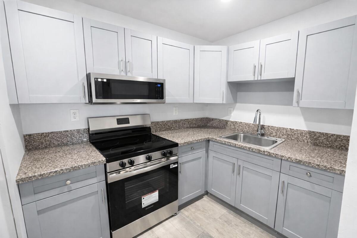 3300 S Dixie Highway 503