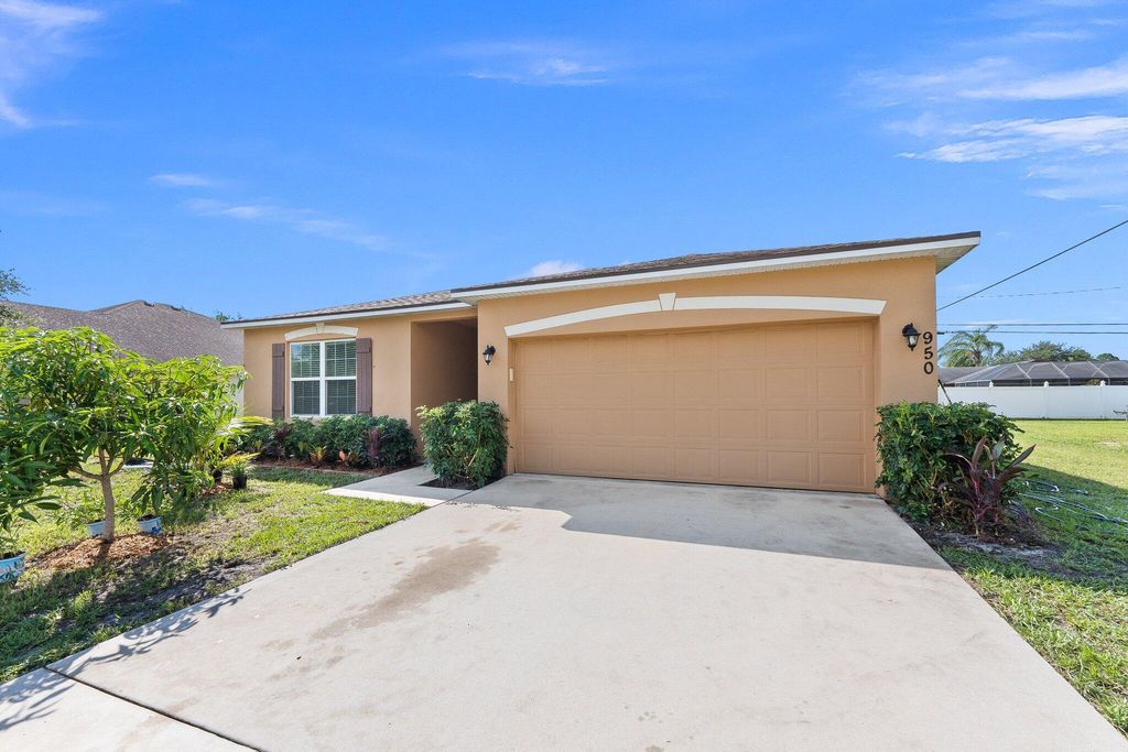 Photo of 950 SW Longfellow Road, Port Saint Lucie, FL 34953 (MLS # R11085642)