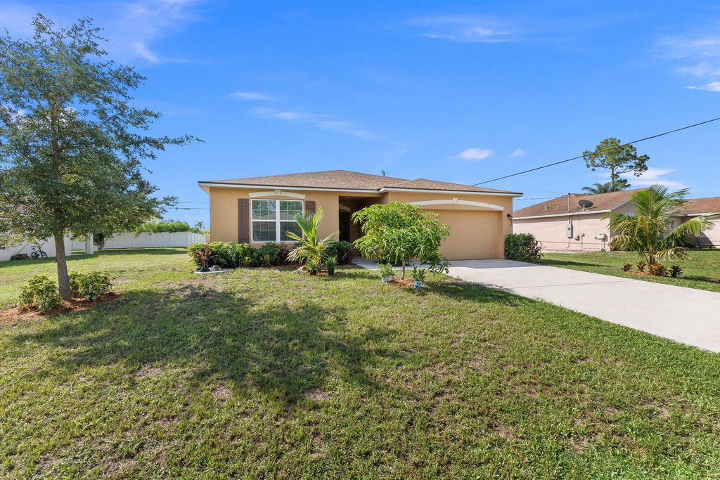 Photo of 950 SW Longfellow Road, Port Saint Lucie, FL 34953 (MLS # R11085642)
