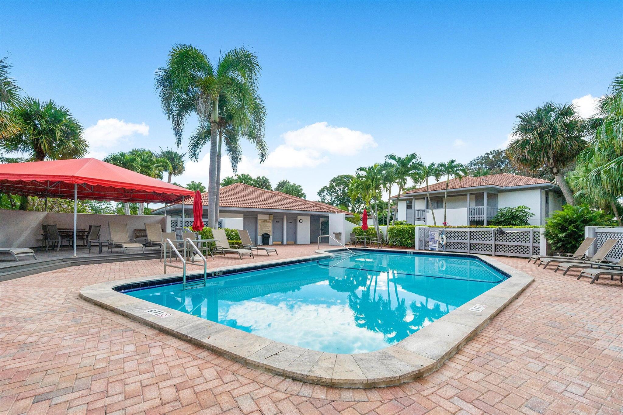 HAMMOCKS AT BOCA WEST CON - Residential