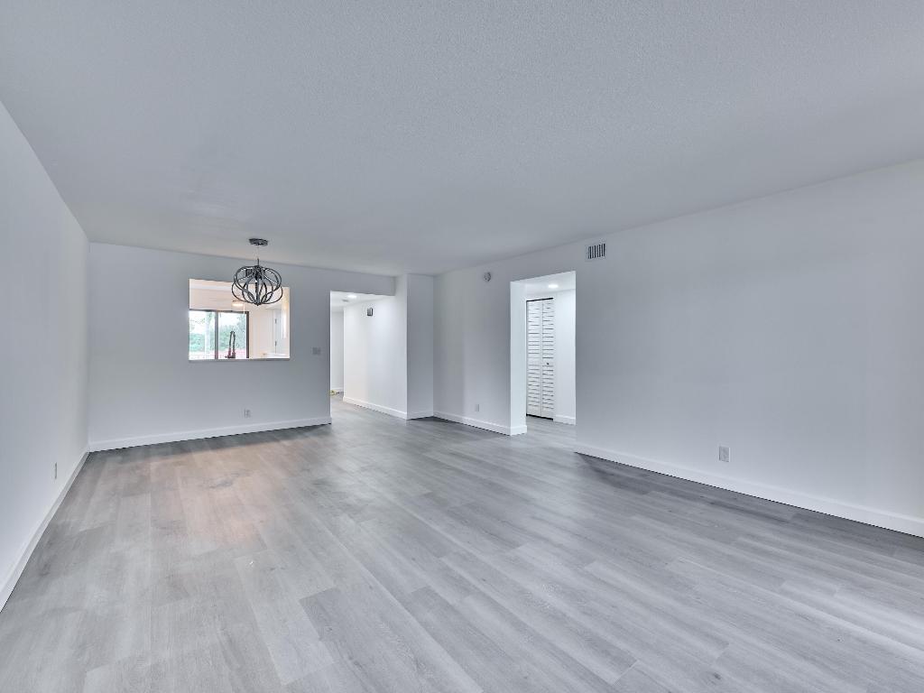 HUNTINGTON POINTE - Residential