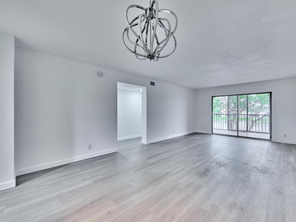 HUNTINGTON POINTE - Residential