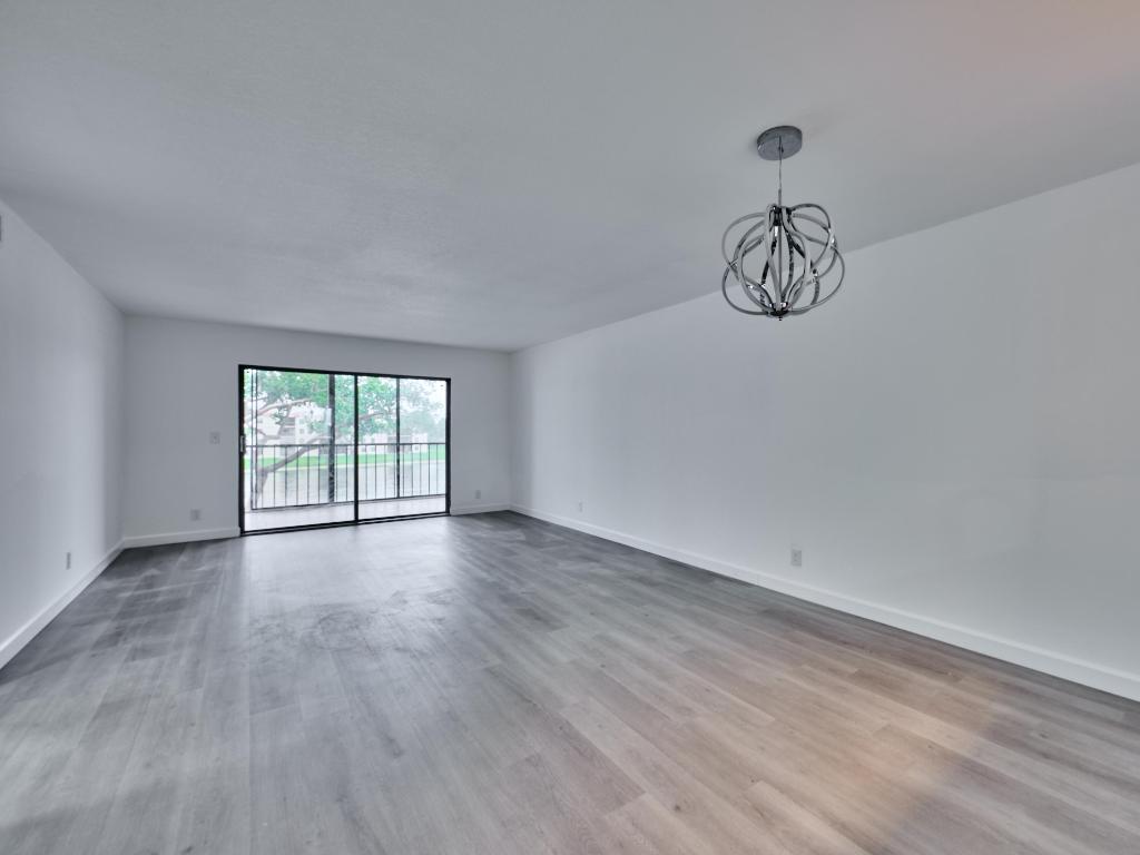 HUNTINGTON POINTE - Residential