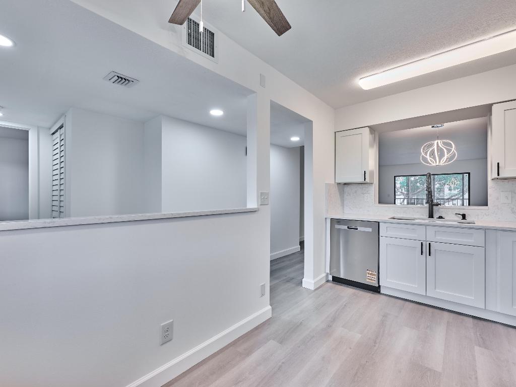 HUNTINGTON POINTE - Residential