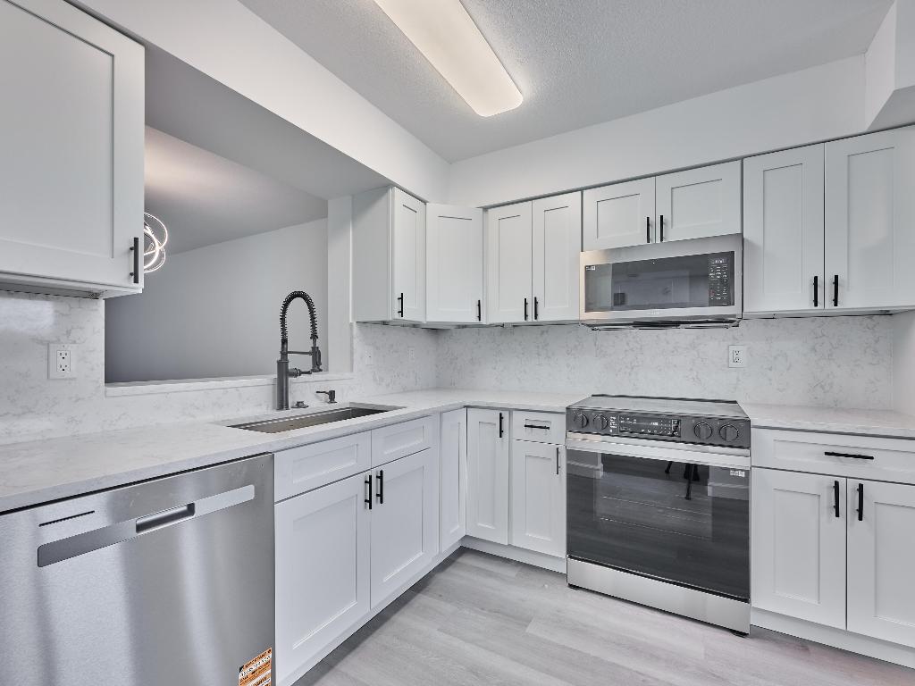 HUNTINGTON POINTE - Residential