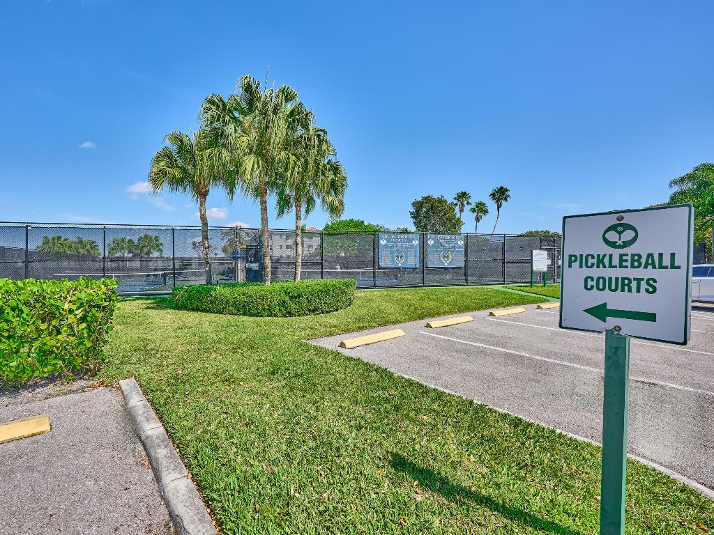 HUNTINGTON POINTE - Residential