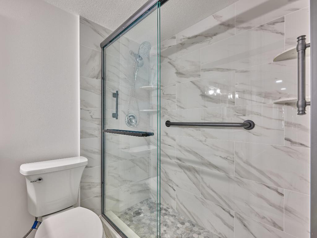 HUNTINGTON POINTE - Residential