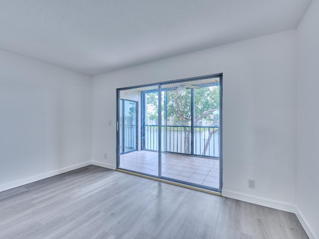 HUNTINGTON POINTE - Residential