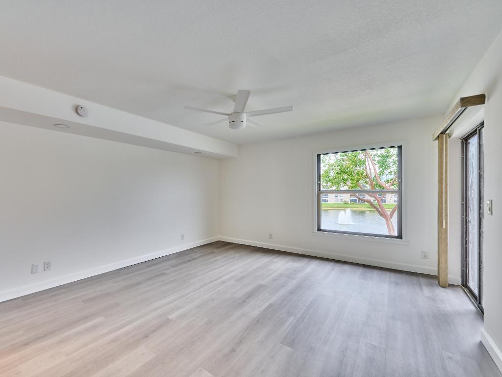 HUNTINGTON POINTE - Residential