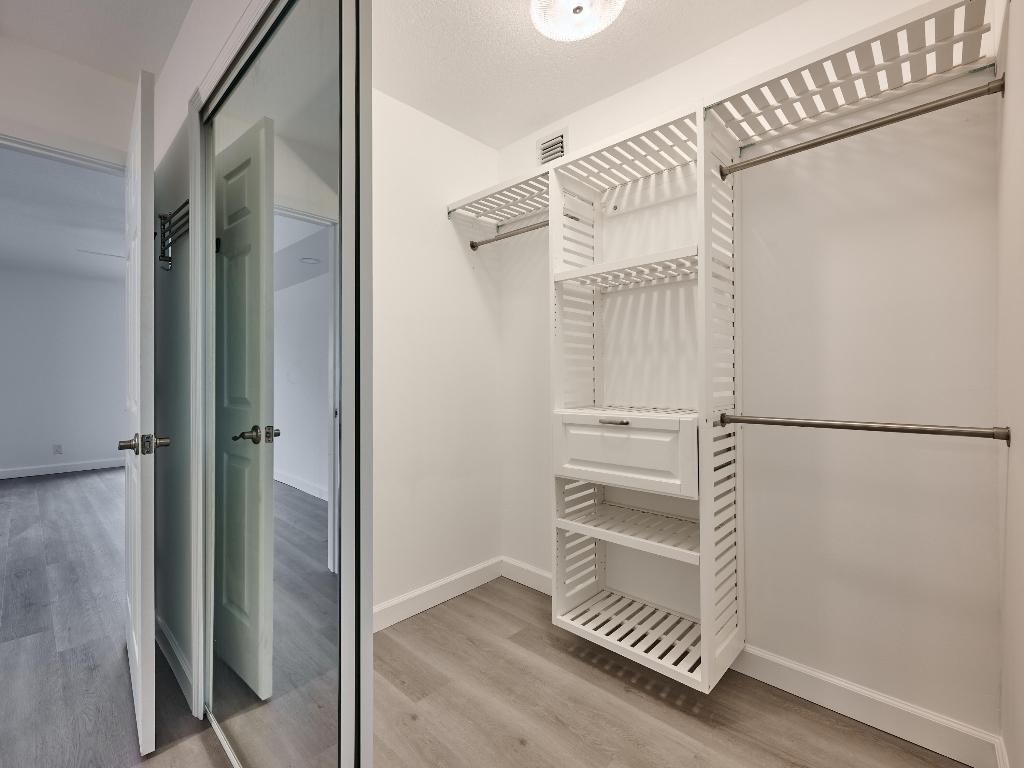 HUNTINGTON POINTE - Residential