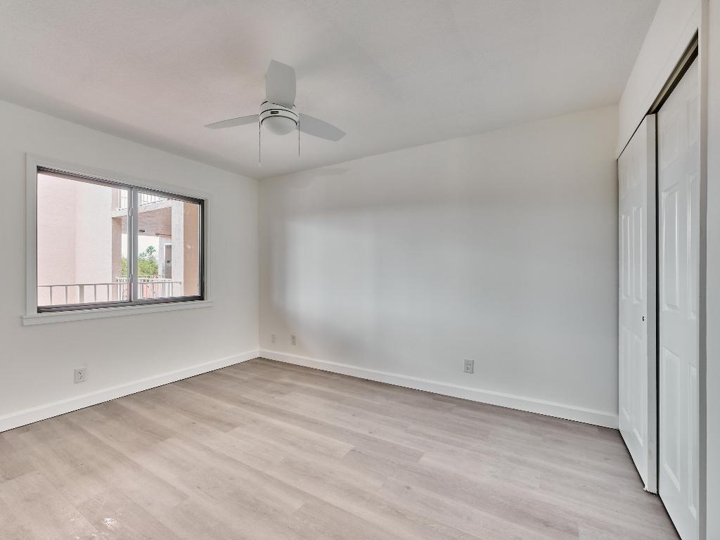 HUNTINGTON POINTE - Residential