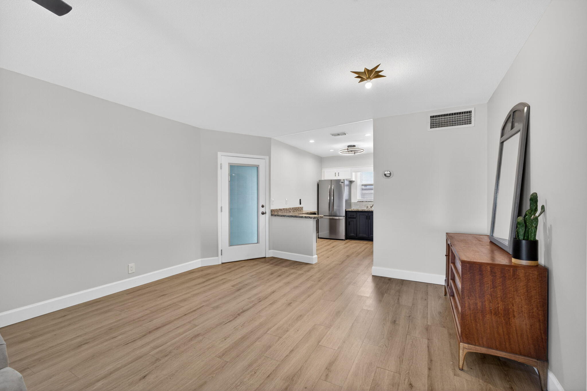 WINDSOR PARK SOUTH CONDOMINIUMS - Residential