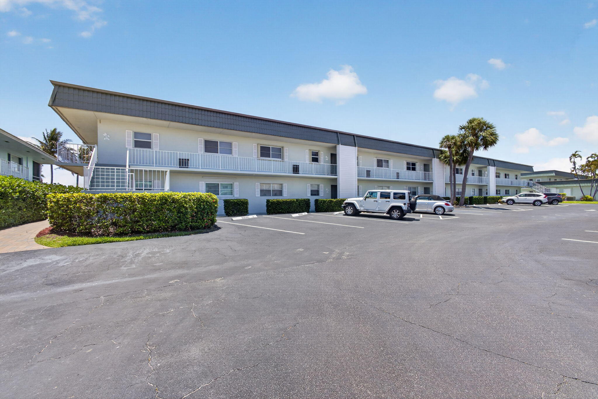 WINDSOR PARK SOUTH CONDOMINIUMS - Residential