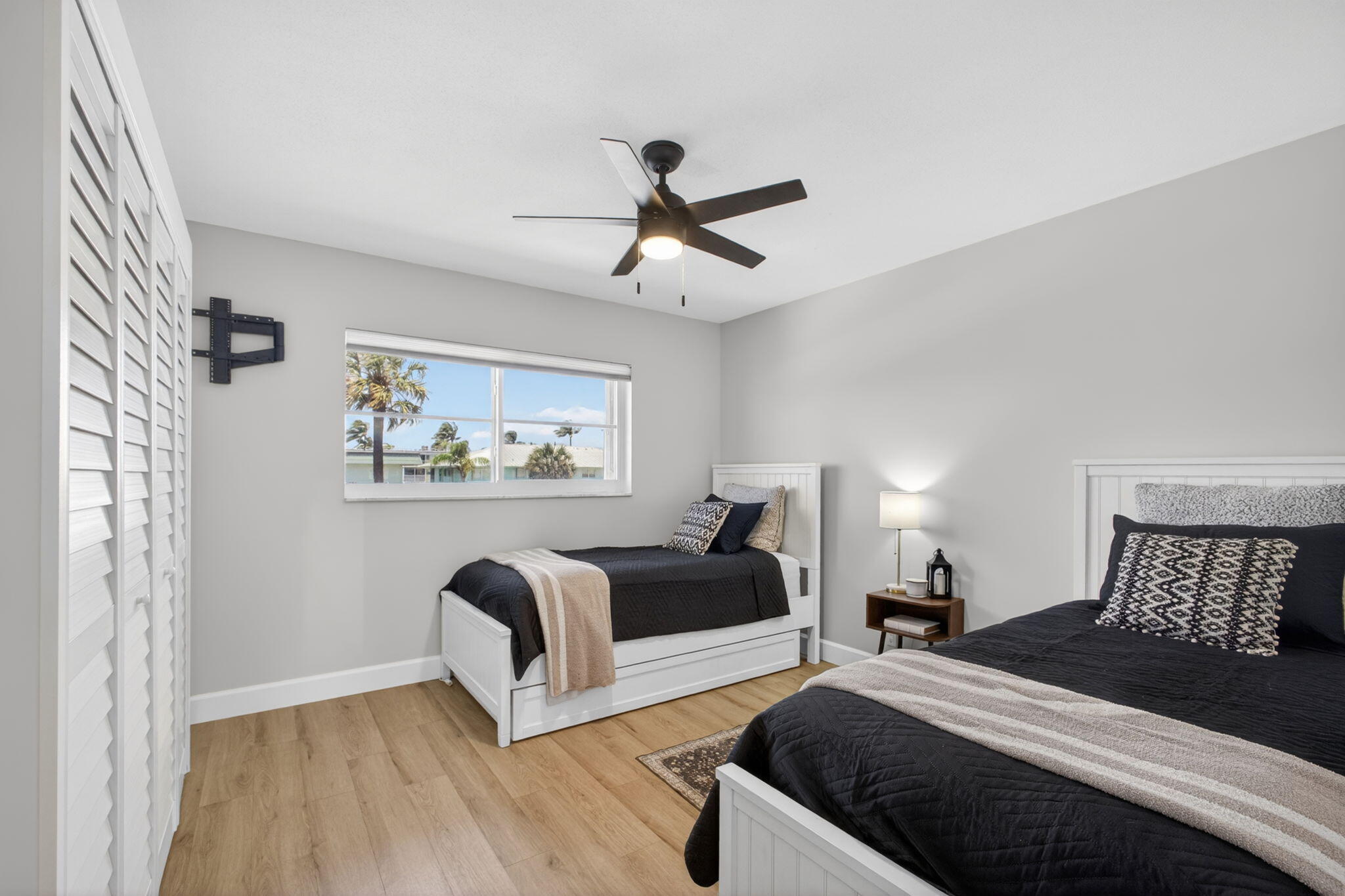 WINDSOR PARK SOUTH CONDOMINIUMS - Residential
