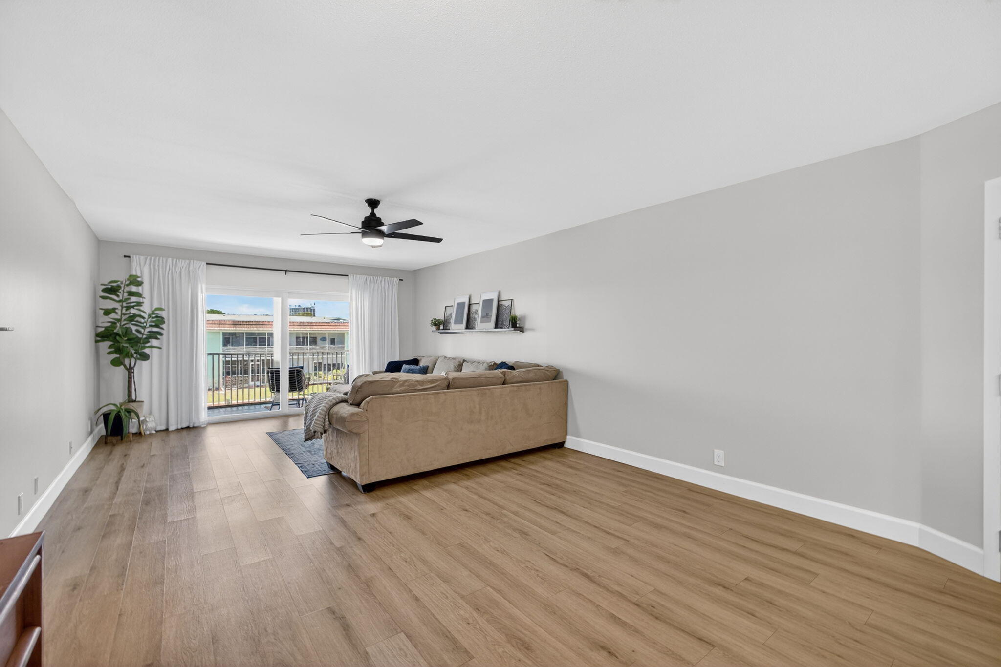 WINDSOR PARK SOUTH CONDOMINIUMS - Residential