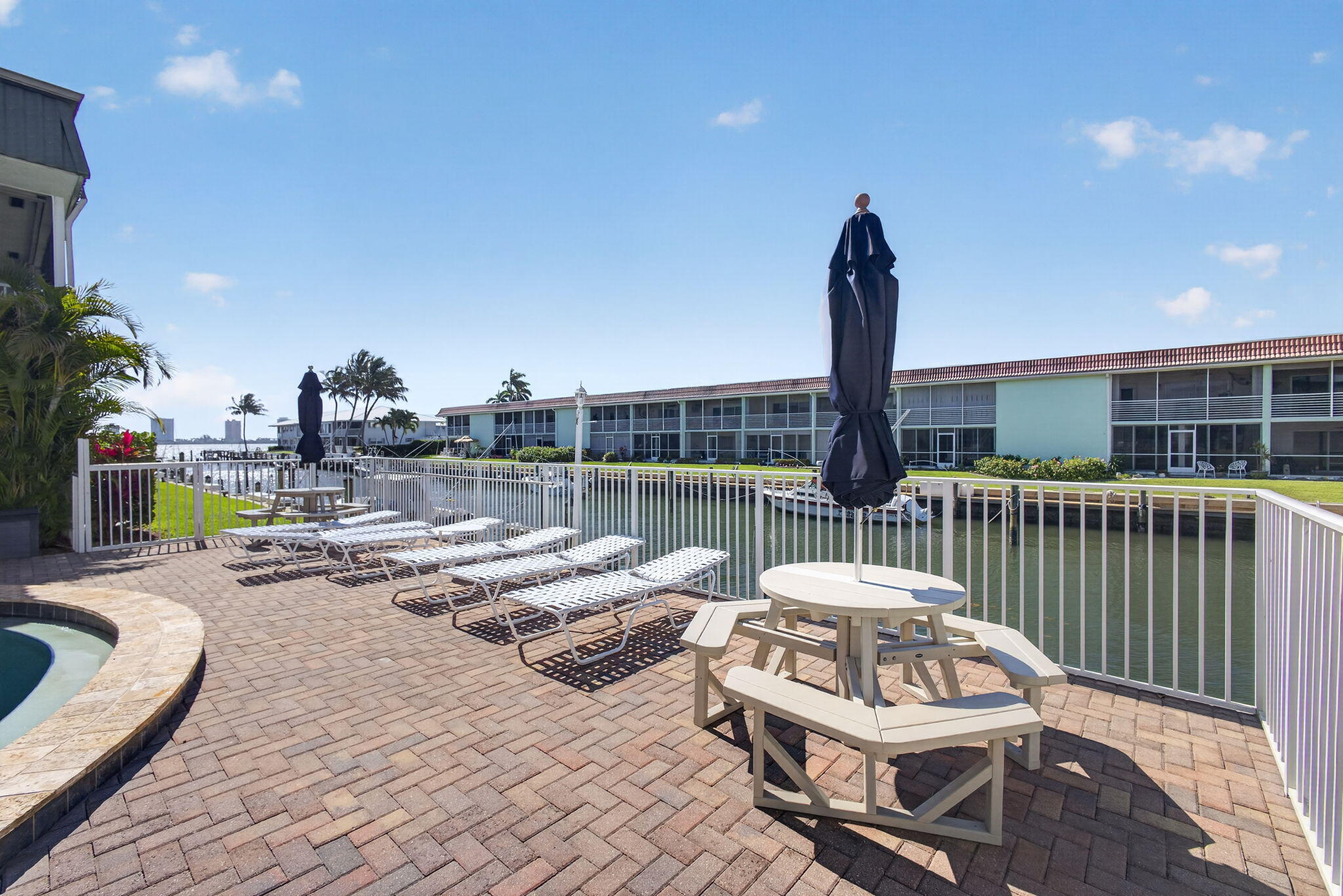 WINDSOR PARK SOUTH CONDOMINIUMS - Residential