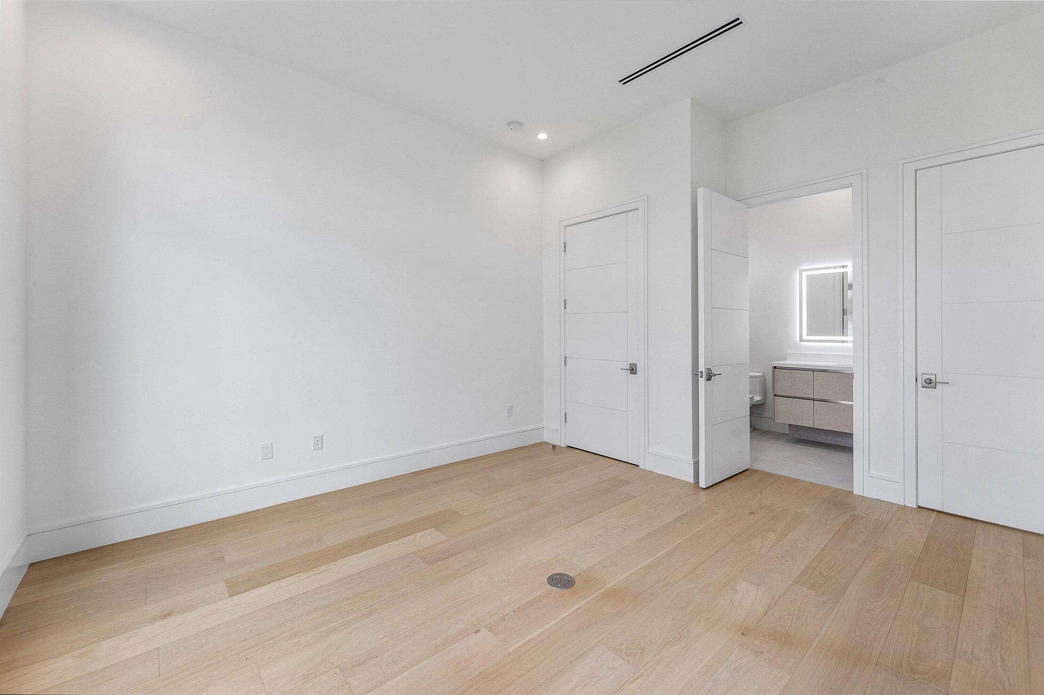 BOCA VILLAS - Residential