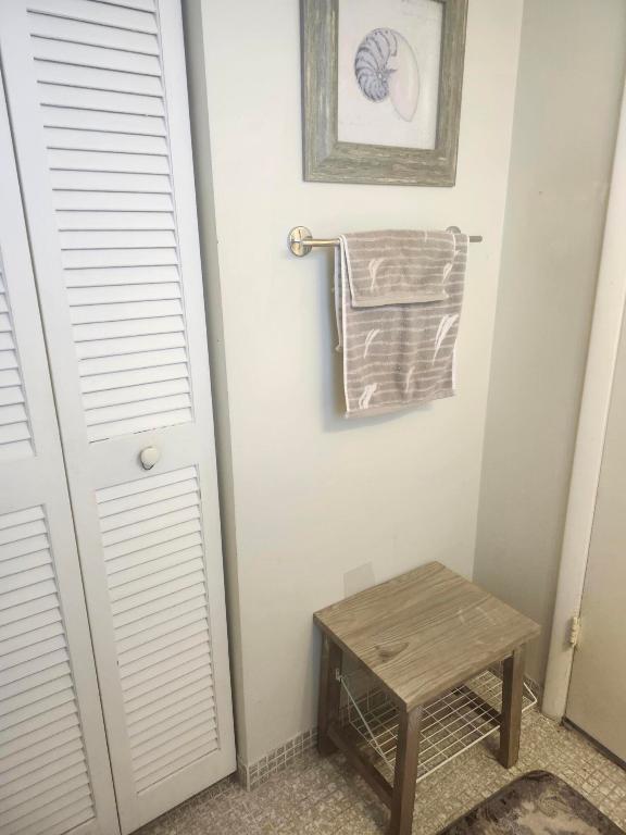 VILLAGE ROYALE GREENHILL CONDO - Residential