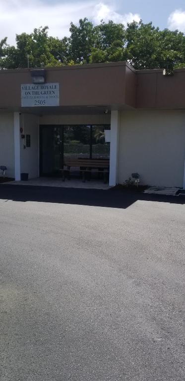 VILLAGE ROYALE GREENHILL CONDO - Residential