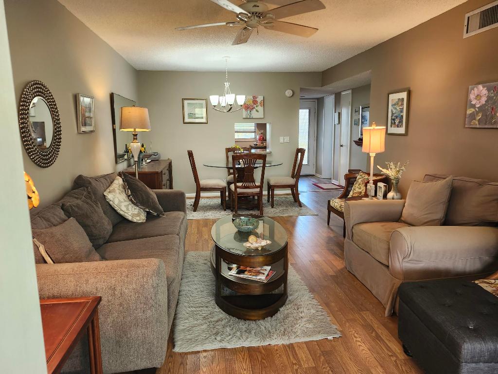 VILLAGE ROYALE GREENHILL CONDO - Residential