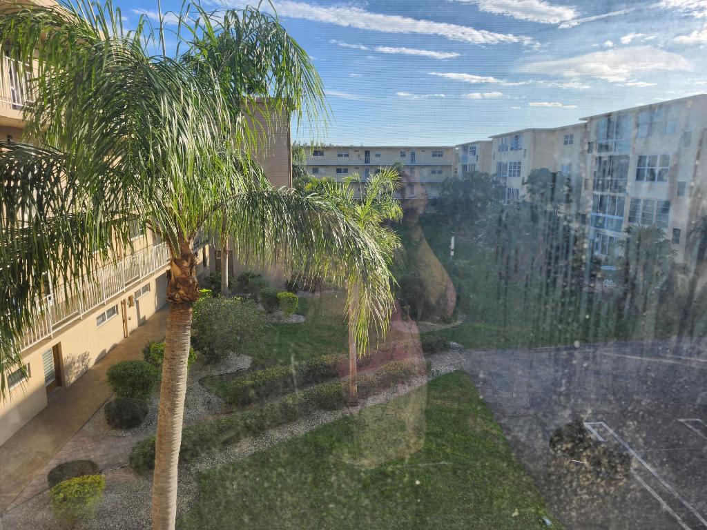 VILLAGE ROYALE GREENHILL CONDO - Residential