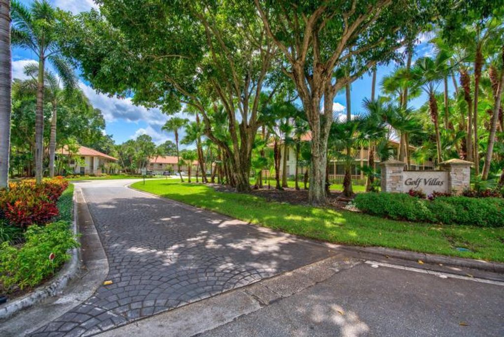Photo of 510 Brackenwood Place, Palm Beach Gardens, FL 33418 (MLS # R10955197)