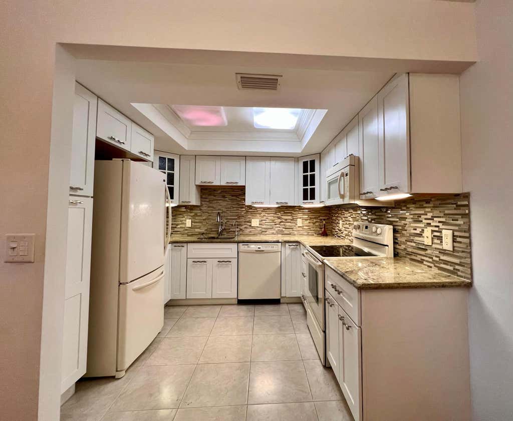 Photo of 208 Greenbrier C, West Palm Beach, FL 33417 (MLS # R10908814)