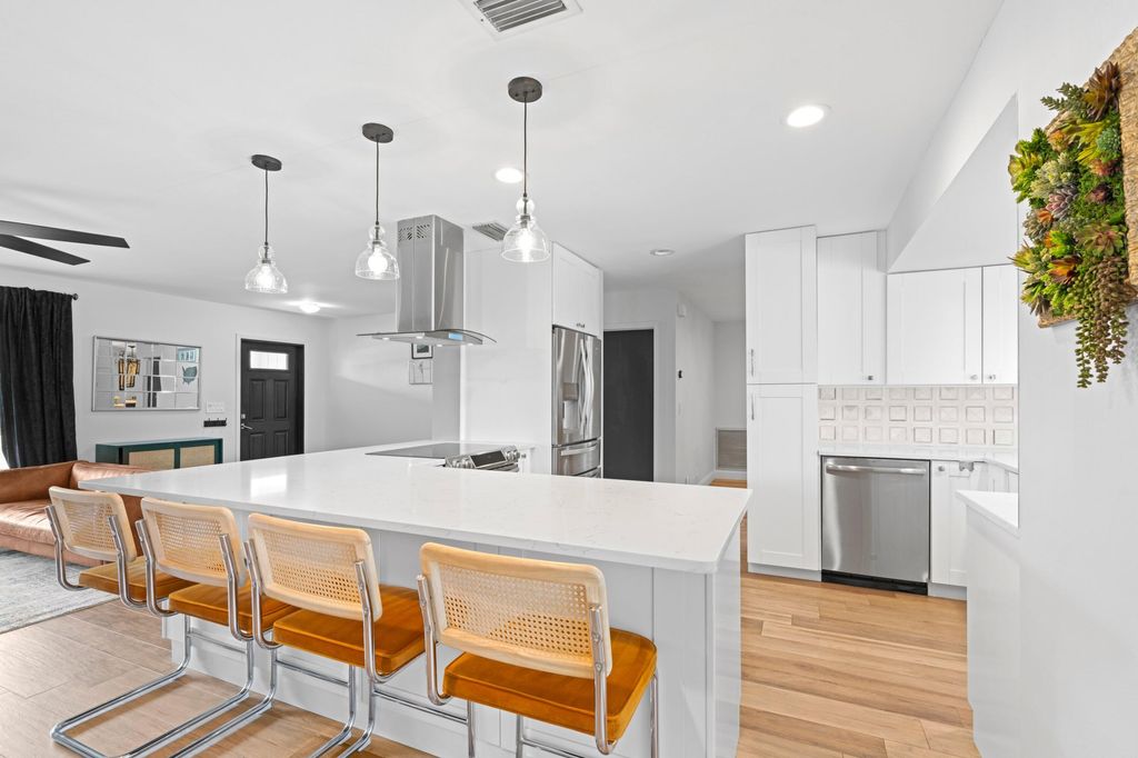 Photo of 1039 NW 8th Street, Boca Raton, FL 33486 (MLS # R11125878)