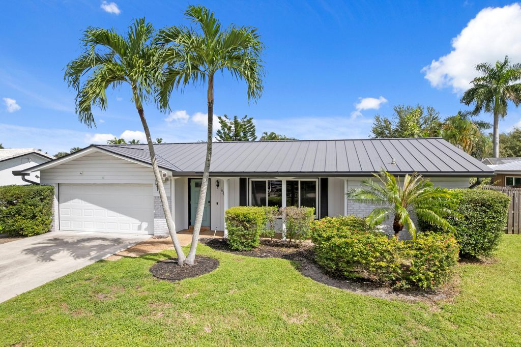 Photo of 1039 NW 8th Street, Boca Raton, FL 33486 (MLS # R11125878)