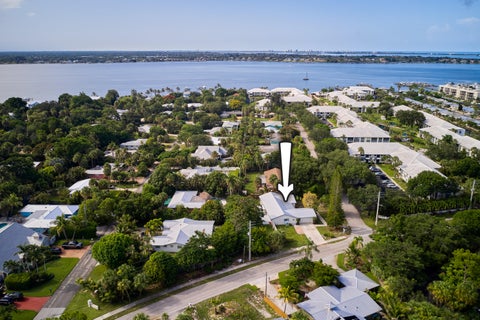 Photo of 296 SE Wentworth Drive, Stuart, FL 34996 (MLS # B26064361)