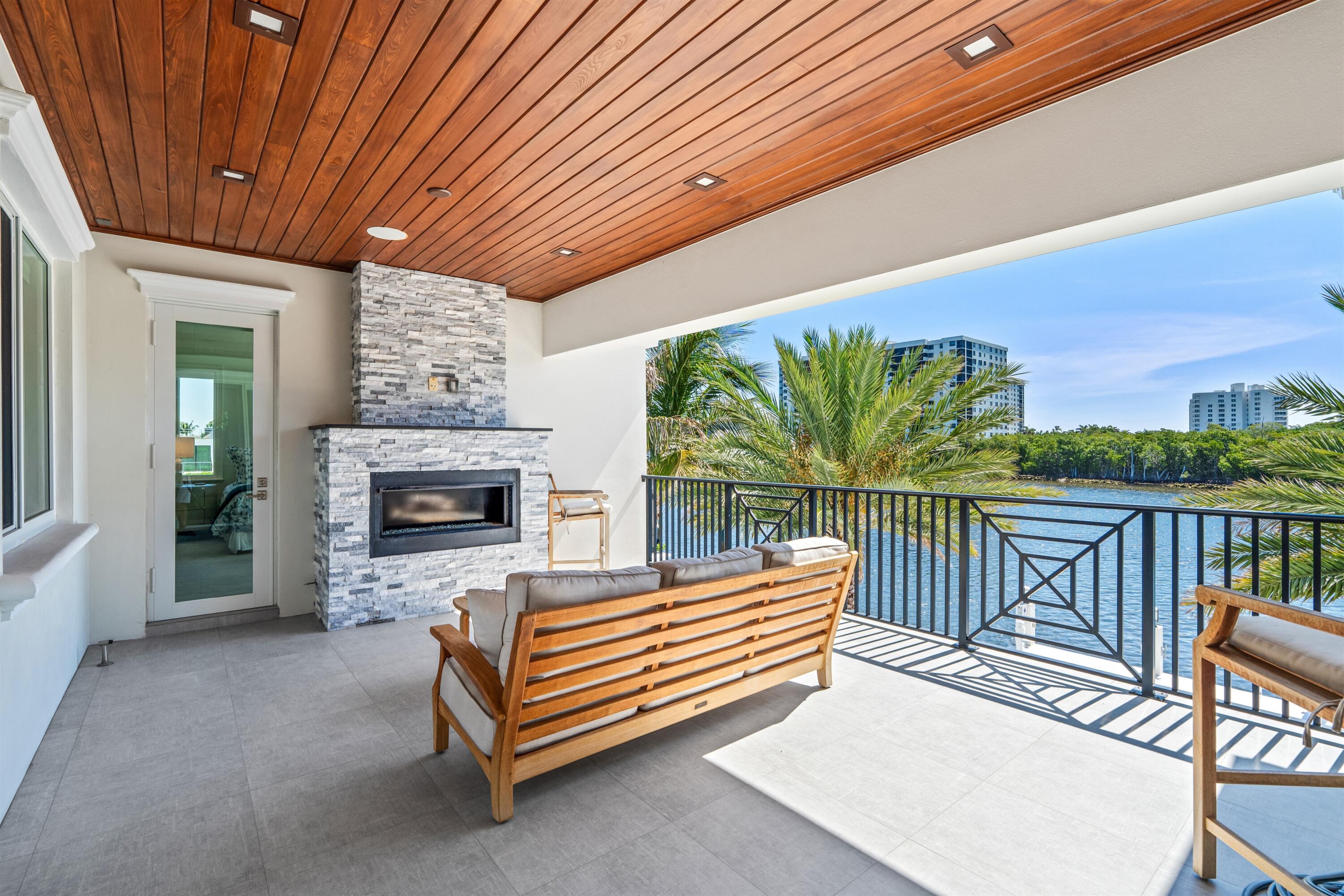 BOCA HARBOUR ISLAND SEC - Residential