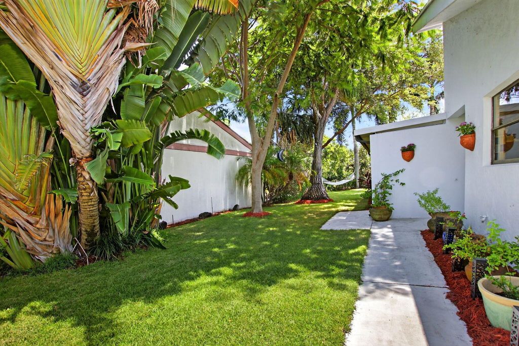 Photo of 22 Baytree Circle, Boynton Beach, FL 33436 (MLS # R11115546)