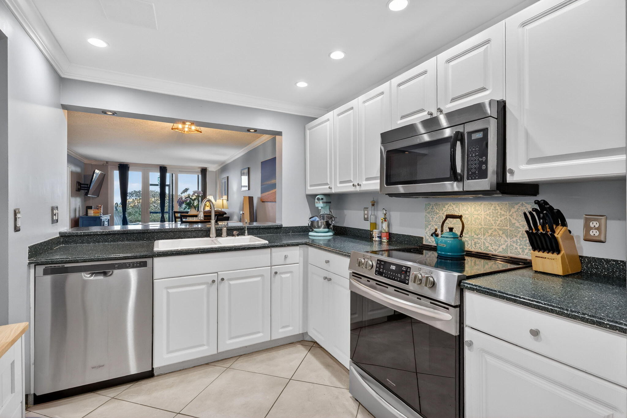 OCEAN HARBOUR SOUTH CONDOMINIUM - Residential