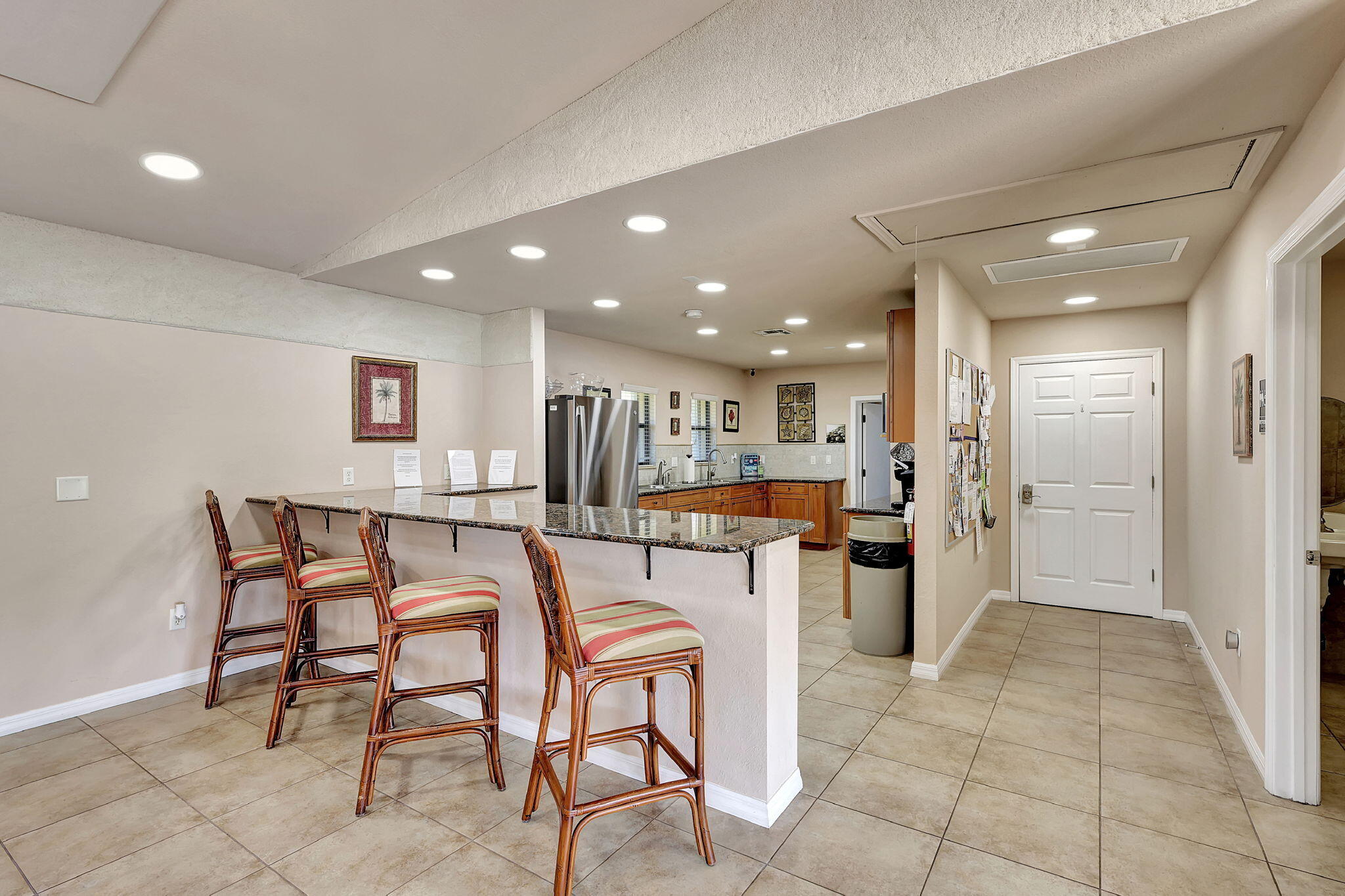 OCEAN HARBOUR SOUTH CONDOMINIUM - Residential