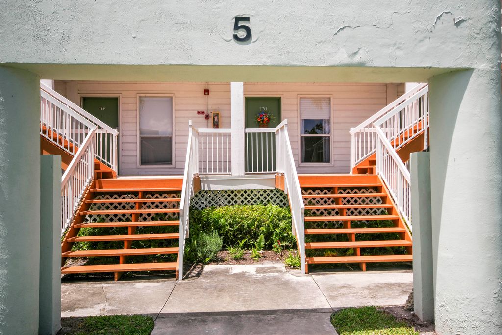 Photo of 170 Cypress Point Drive, Palm Beach Gardens, FL 33418 (MLS # B26021865)
