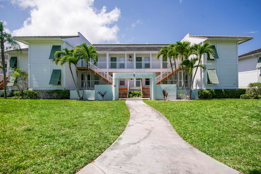 Photo of 170 Cypress Point Drive, Palm Beach Gardens, FL 33418 (MLS # B26021865)