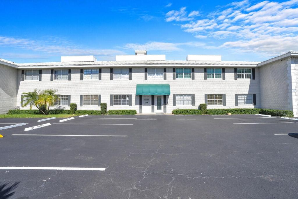 Photo of 299 SW 7th Street #1040, Boca Raton, FL 33432 (MLS # R11157067)