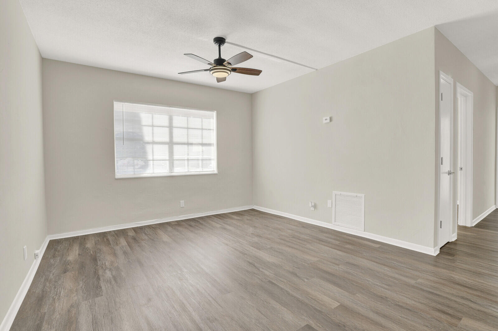 GOLDEN ARROW COND PT LTS 1 & 10 BLK 2 GATEWAY VILL - Residential Lease