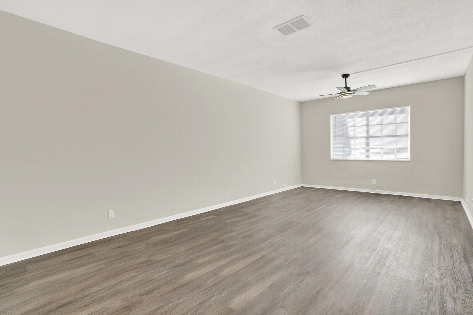 GOLDEN ARROW COND PT LTS 1 & 10 BLK 2 GATEWAY VILL - Residential Lease