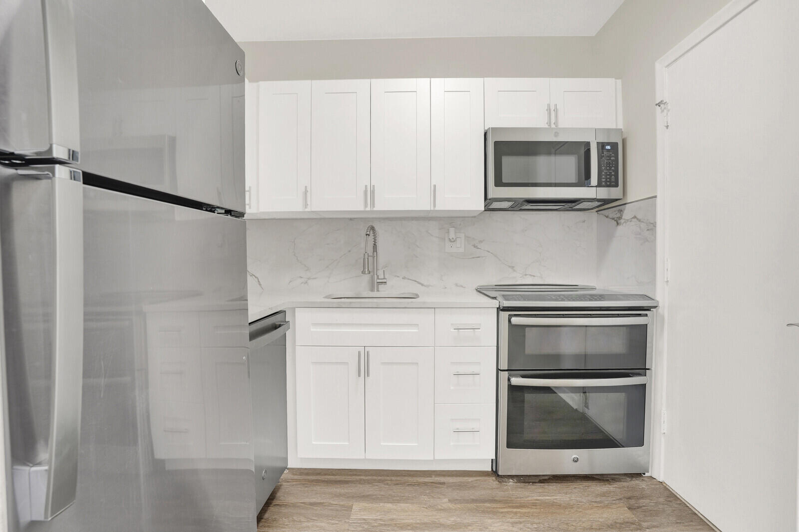 GOLDEN ARROW COND PT LTS 1 & 10 BLK 2 GATEWAY VILL - Residential Lease