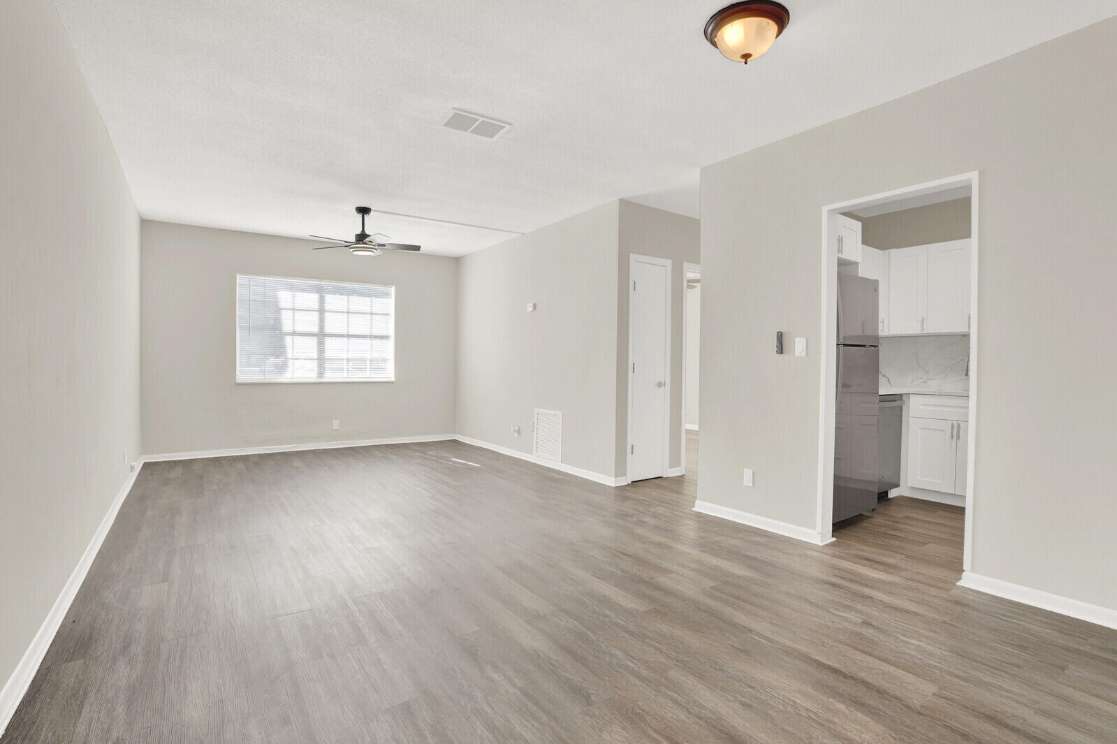 GOLDEN ARROW COND PT LTS 1 & 10 BLK 2 GATEWAY VILL - Residential Lease