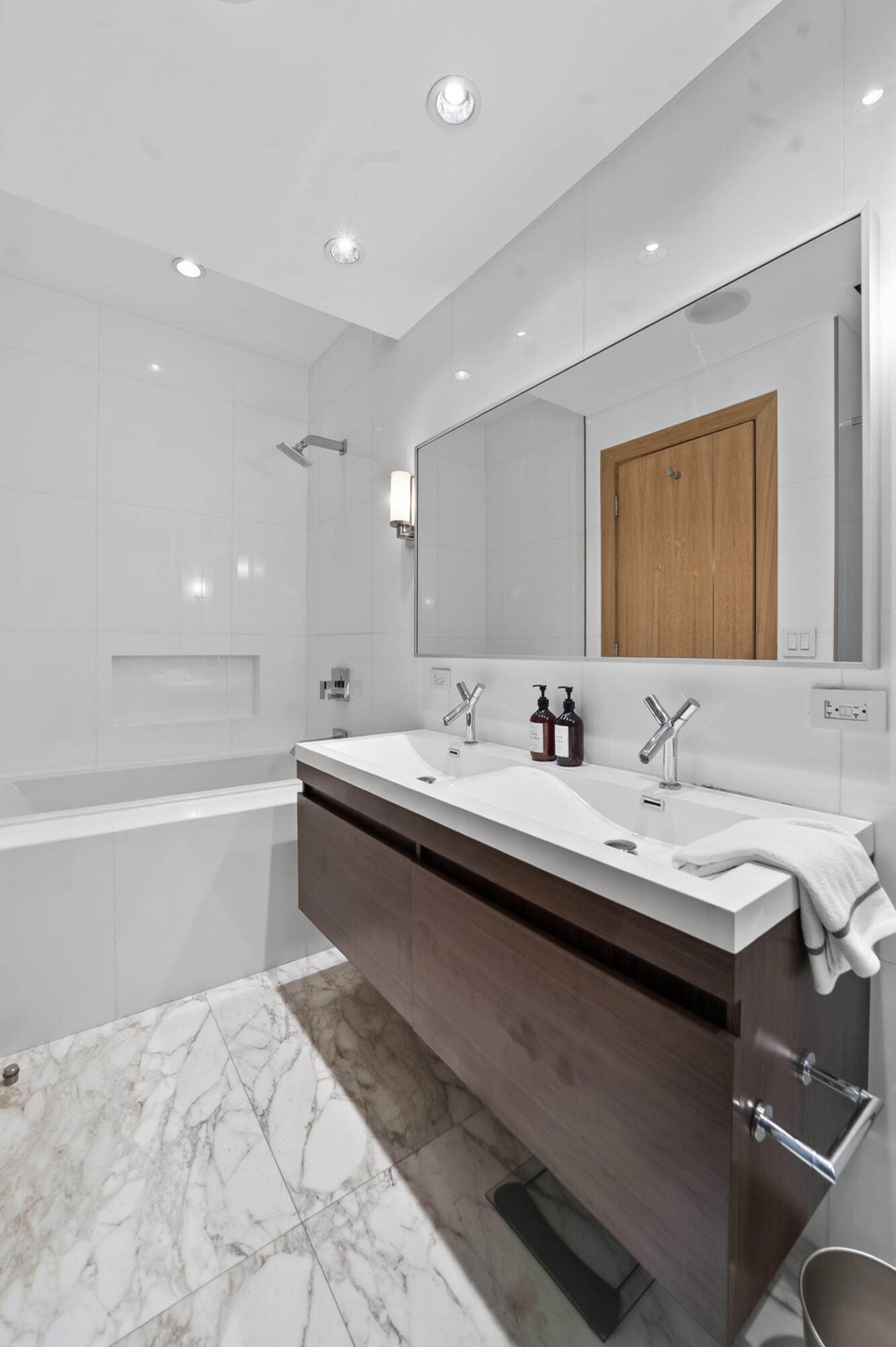 RONEY PALACE CONDO - Residential Lease