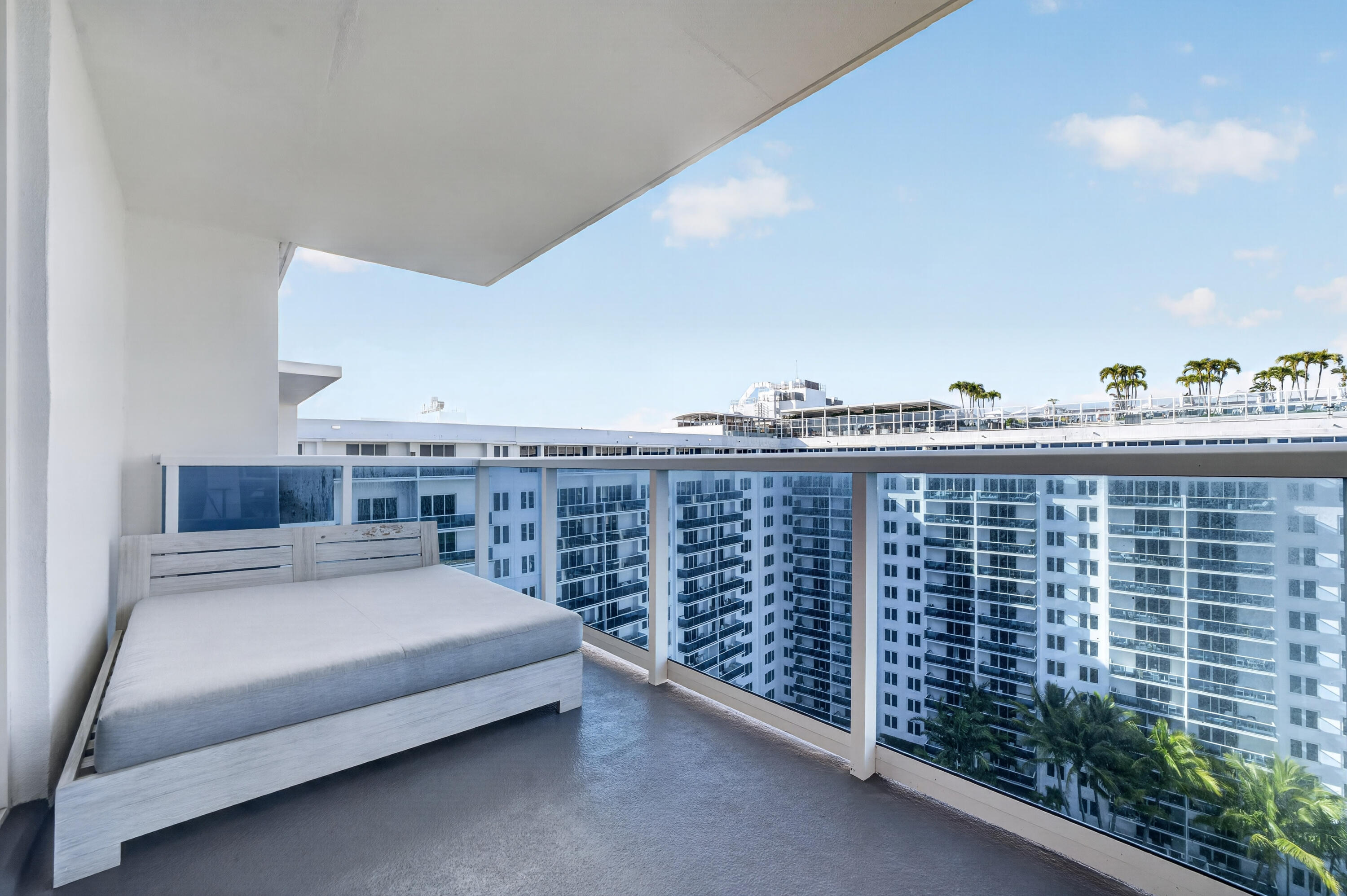 RONEY PALACE CONDO - Residential Lease