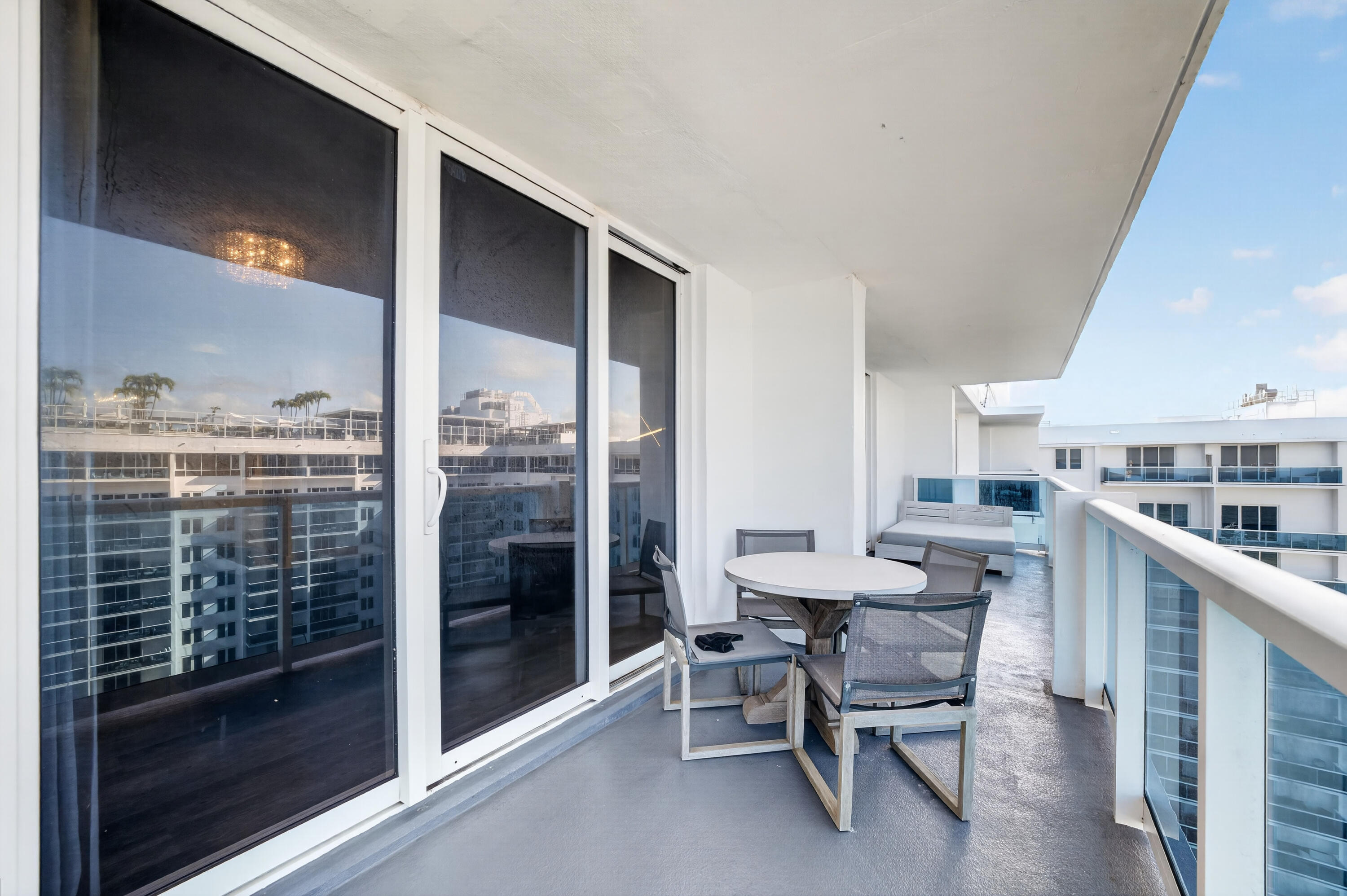 RONEY PALACE CONDO - Residential Lease