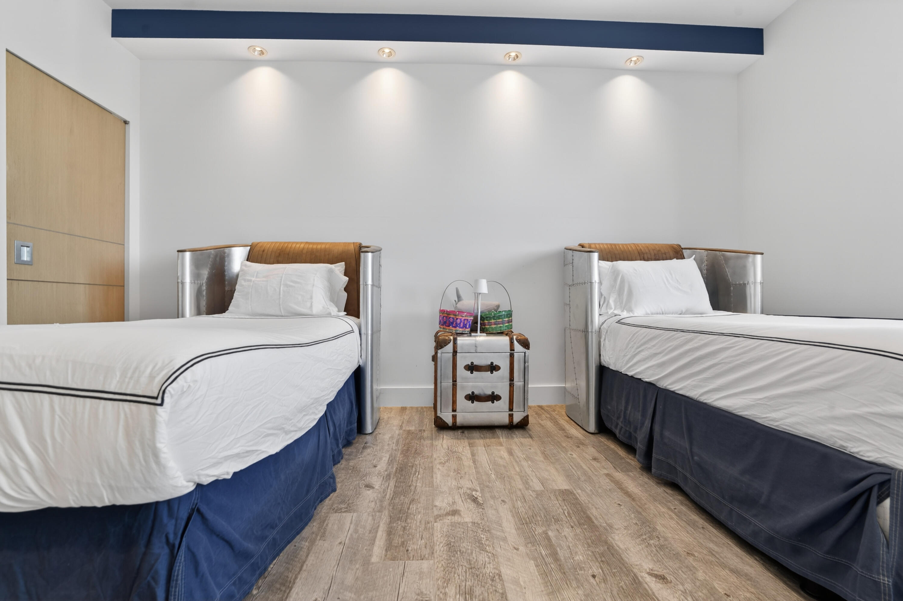 RONEY PALACE CONDO - Residential Lease