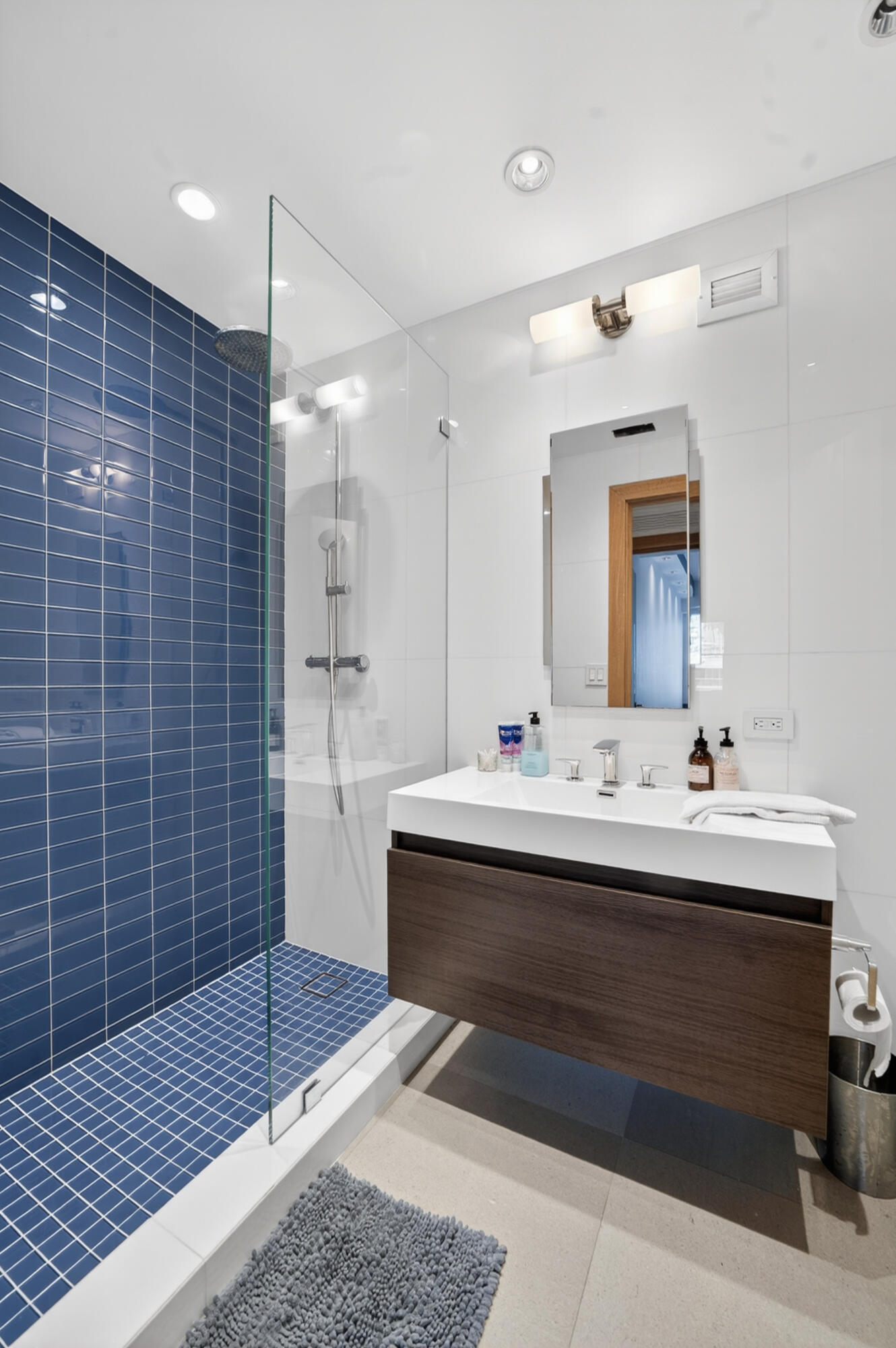 RONEY PALACE CONDO - Residential Lease