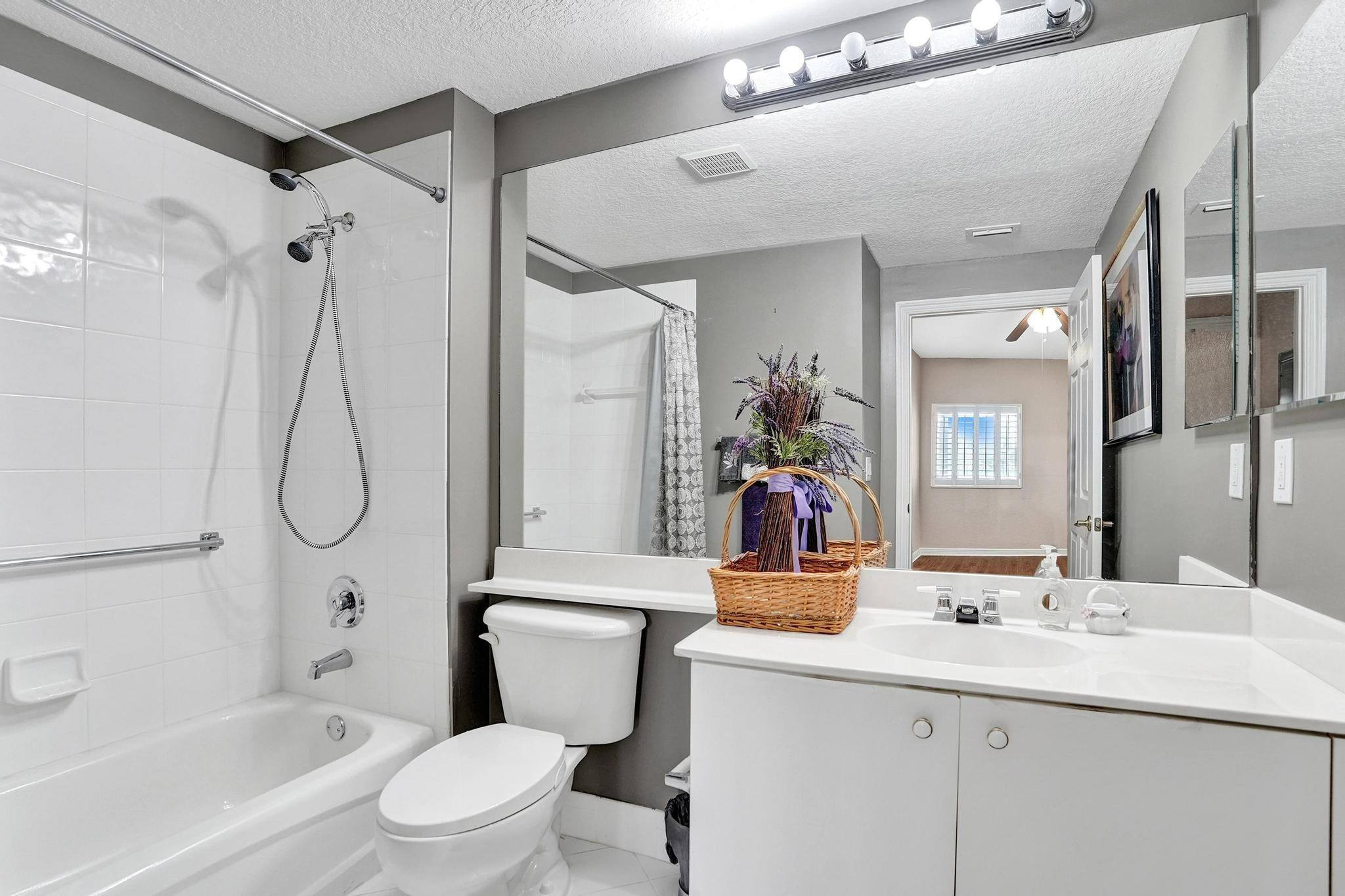 SOUTHAMPTON CONDOMINIUM - Residential