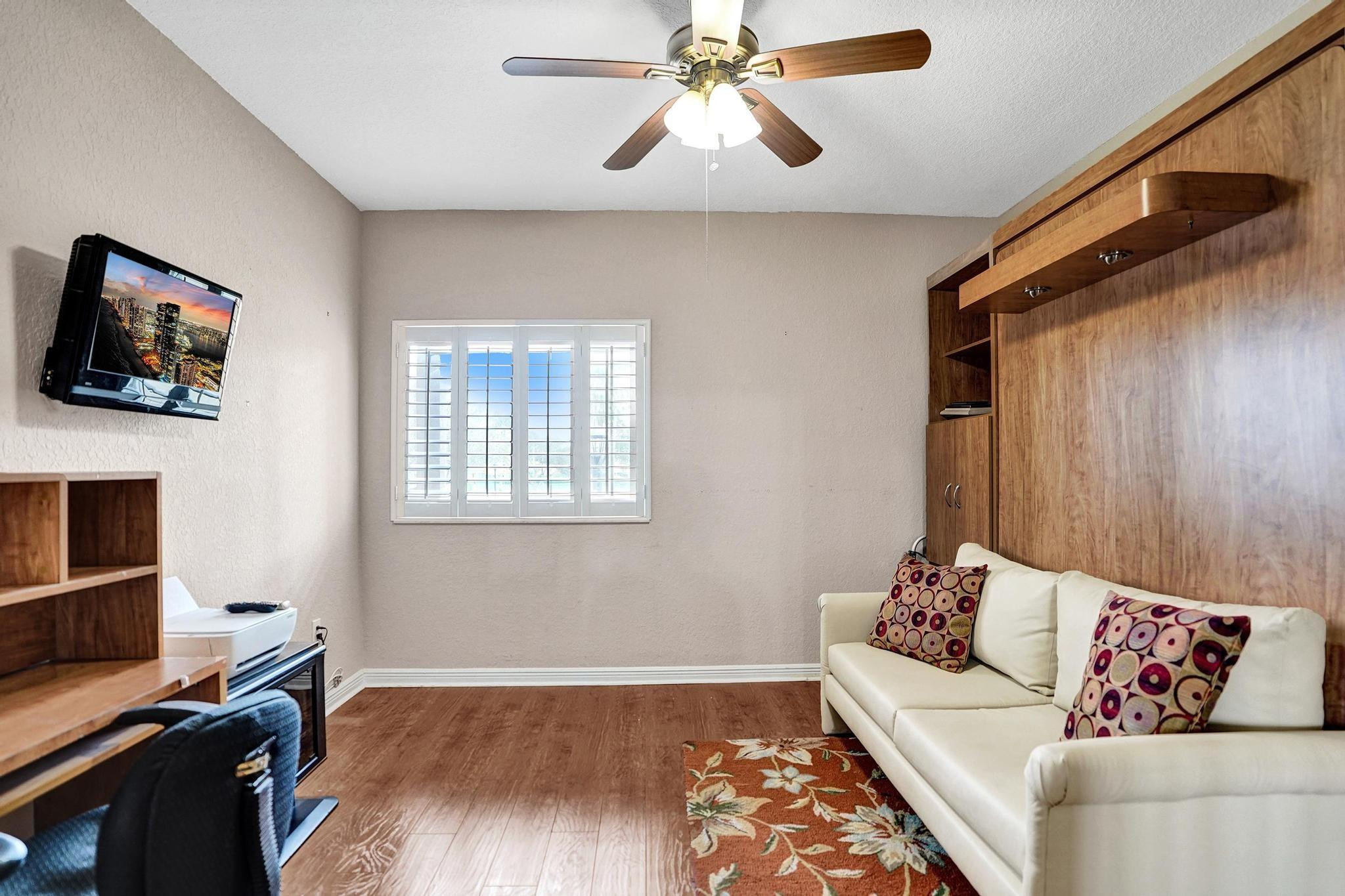 SOUTHAMPTON CONDOMINIUM - Residential